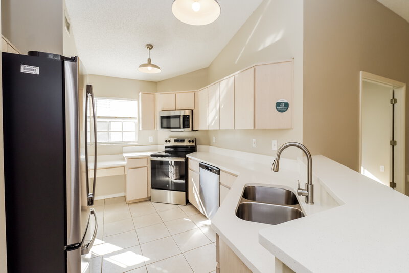 3,630/Mo, 7249 Captiva Cir New Port Richey, FL 34655 Kitchen View 2