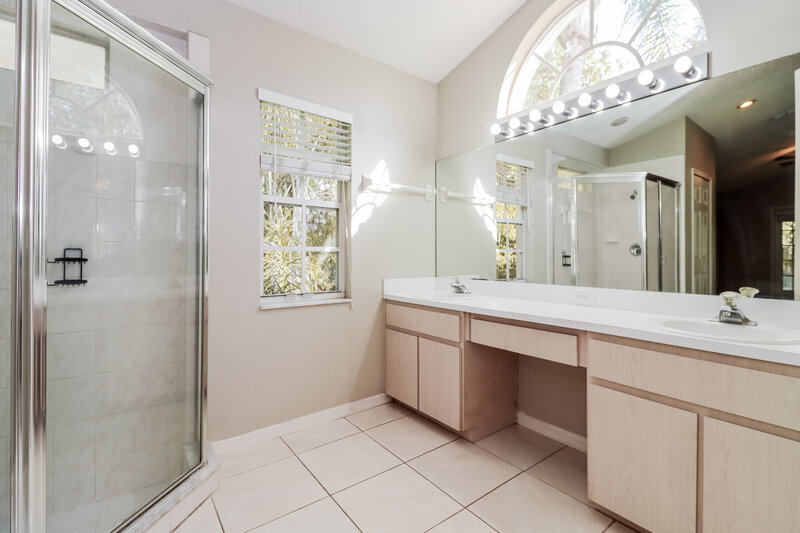 3,630/Mo, 7249 Captiva Cir New Port Richey, FL 34655 Main Bathroom View