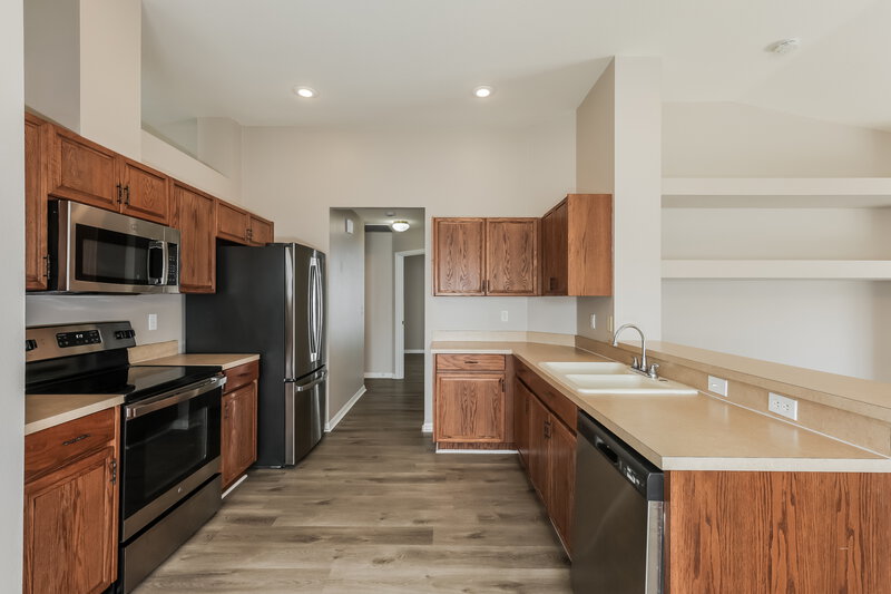 1,955/Mo, 1217 Barclay Wood Dr Ruskin, FL 33570 Kitchen View