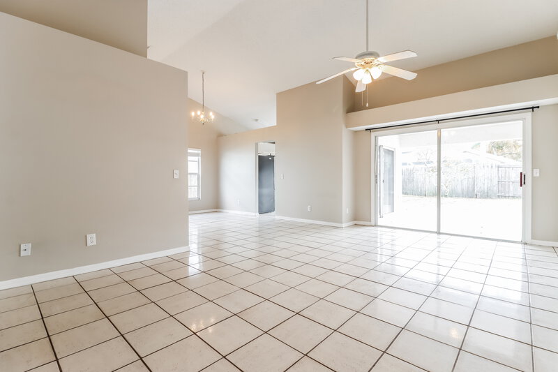 2,145/Mo, 9755 Fox Hollow Rd Tampa, FL 33647 Living Room View 2