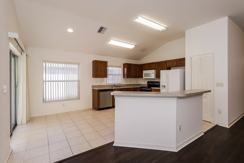 2,270/Mo, 1224 Rolling Stone Run Odessa, FL 33556 Kitchen View