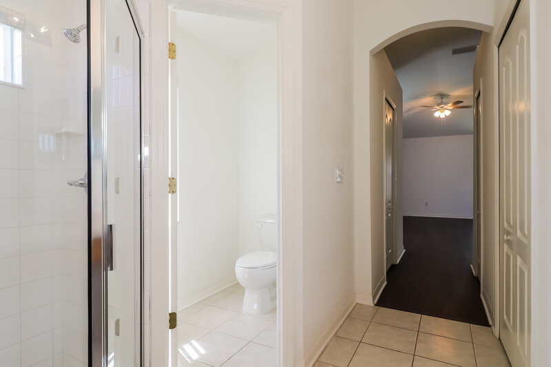 2,270/Mo, 1224 Rolling Stone Run Odessa, FL 33556 Main Bathroom View 2