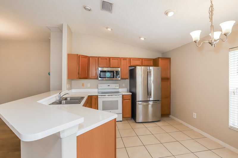 2,065/Mo, 2257 Colville Chase Dr Ruskin, FL 33570 Kitchen View 2
