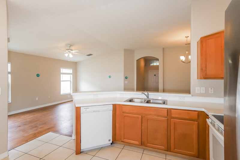 2,065/Mo, 2257 Colville Chase Dr Ruskin, FL 33570 Kitchen View 3