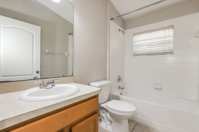 2,065/Mo, 2257 Colville Chase Dr Ruskin, FL 33570 Bathroom View