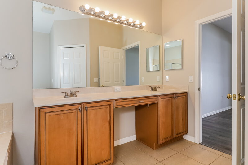 2,495/Mo, 8101 Pea Tree Ct Trinity, FL 34655 Main Bathroom View