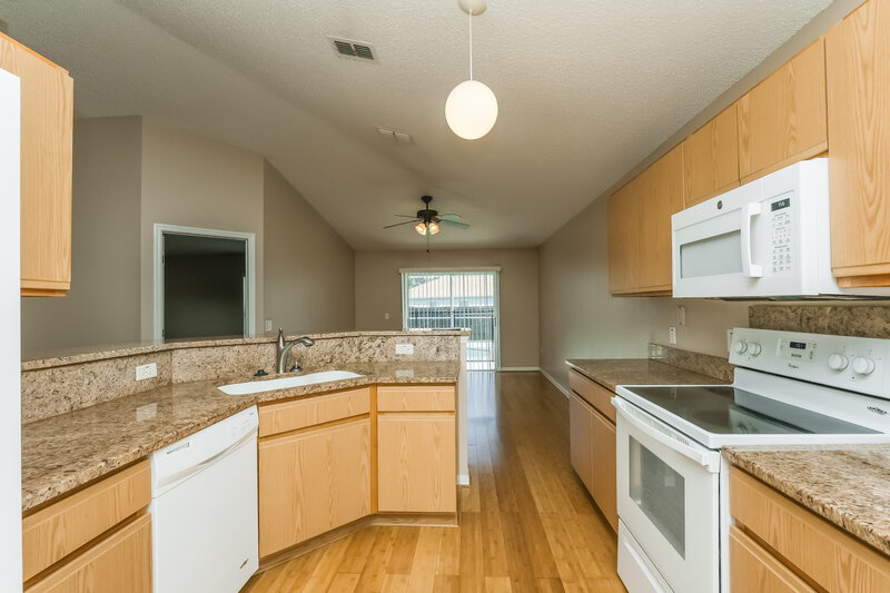 2,435/Mo, 6205 Venezia Pl Riverview, FL 33578 Kitchen View