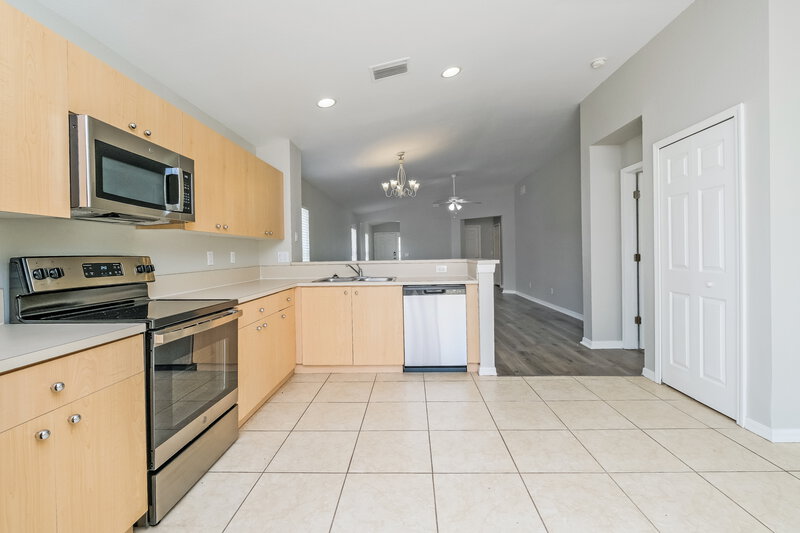 2,075/Mo, 11204 Cocoa Beach Dr Riverview, FL 33569 Kitchen View 2