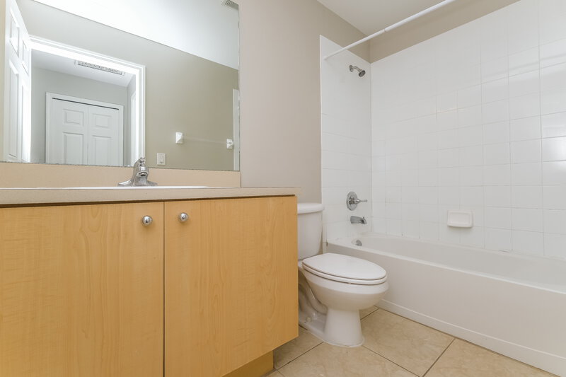 2,075/Mo, 11204 Cocoa Beach Dr Riverview, FL 33569 Bathroom View
