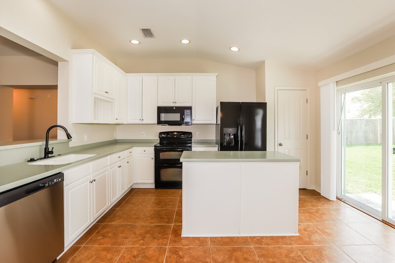 2,010/Mo, 2274 Blackwood Dr Mulberry, FL 33860 Kitchen View
