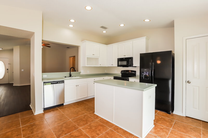 2,010/Mo, 2274 Blackwood Dr Mulberry, FL 33860 Kitchen View 2