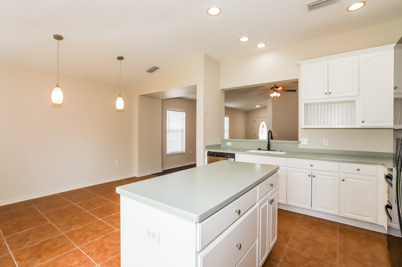2,010/Mo, 2274 Blackwood Dr Mulberry, FL 33860 Kitchen View 3