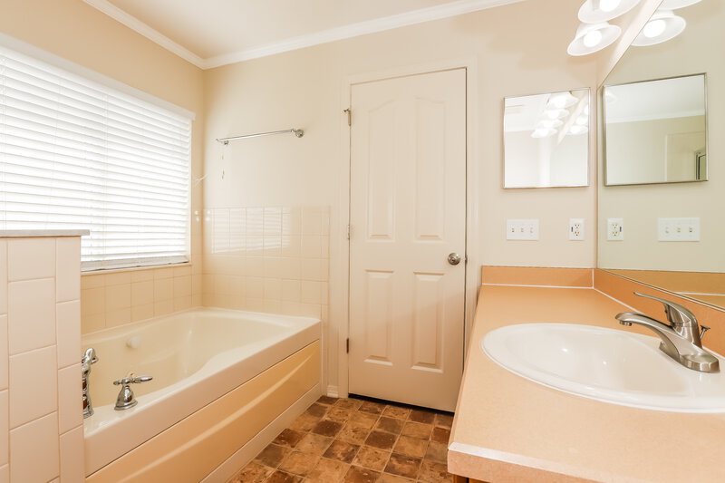 2,010/Mo, 2274 Blackwood Dr Mulberry, FL 33860 Main Bathroom View