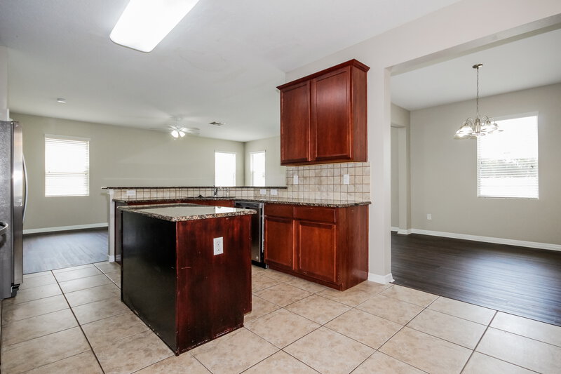 4,160/Mo, 505 Corbett Bluff Dr Ruskin, FL 33570 Kitchen View