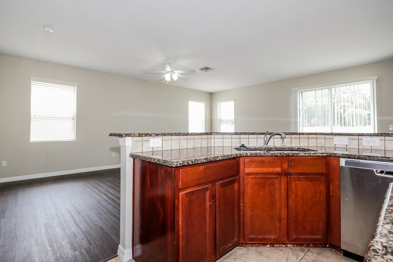 4,160/Mo, 505 Corbett Bluff Dr Ruskin, FL 33570 Kitchen View 2