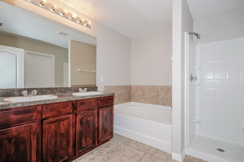 4,160/Mo, 505 Corbett Bluff Dr Ruskin, FL 33570 Master Bathroom View