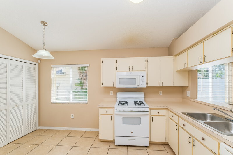 1,960/Mo, 28246 Tall Grass Dr Wesley Chapel, FL 33543 Kitchen View 2