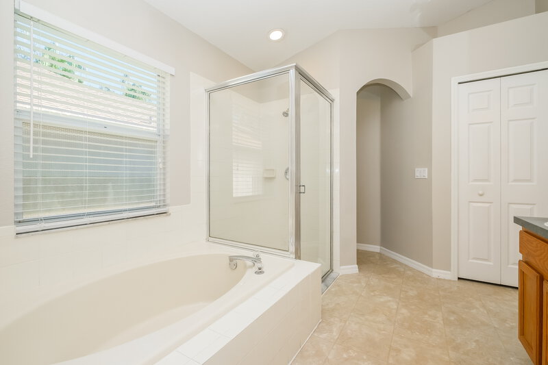 2,265/Mo, 23217 Bayou Grove St Land O Lakes, FL 34639 Main Bathroom View