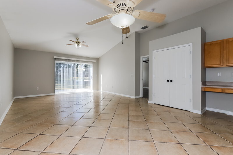 1,890/Mo, 7613 Wiltshire Park Pl Apollo Beach, FL 33572 Living Room View