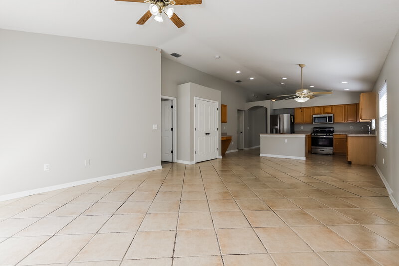 1,890/Mo, 7613 Wiltshire Park Pl Apollo Beach, FL 33572 Living Room View 2
