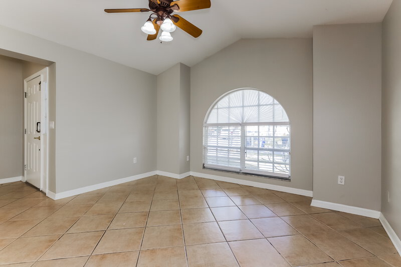 1,890/Mo, 7613 Wiltshire Park Pl Apollo Beach, FL 33572 Family Room View