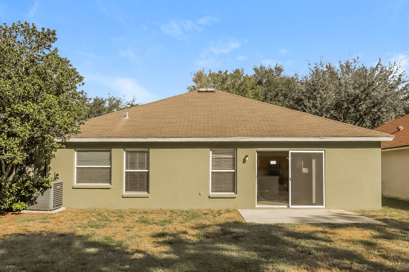 1,890/Mo, 7613 Wiltshire Park Pl Apollo Beach, FL 33572 Rear View