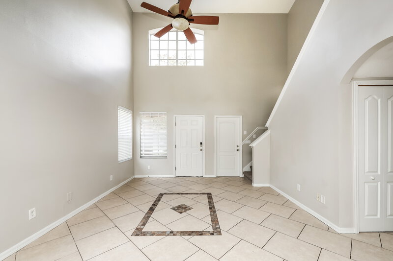2,100/Mo, 12723 Adventure Dr Riverview, FL 33579 Living Room View 3