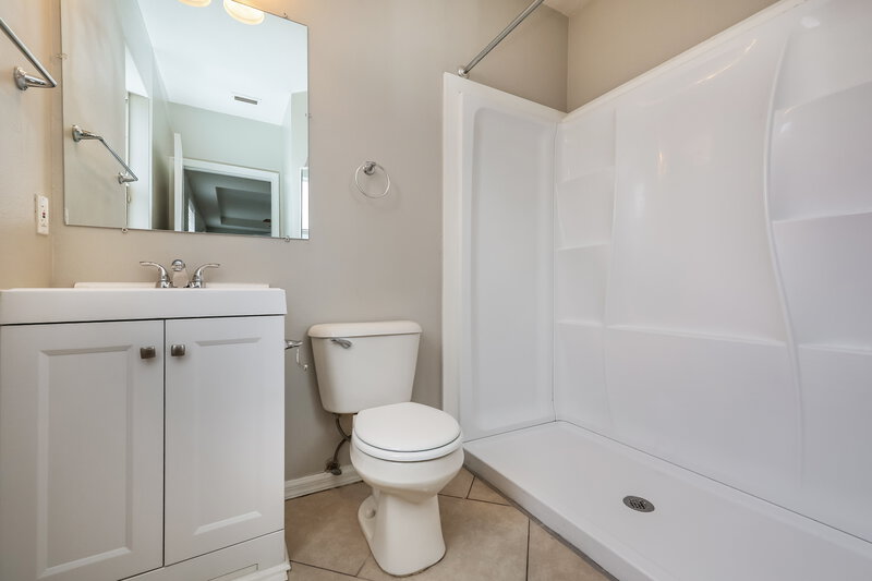 2,100/Mo, 12723 Adventure Dr Riverview, FL 33579 Main Bathroom View
