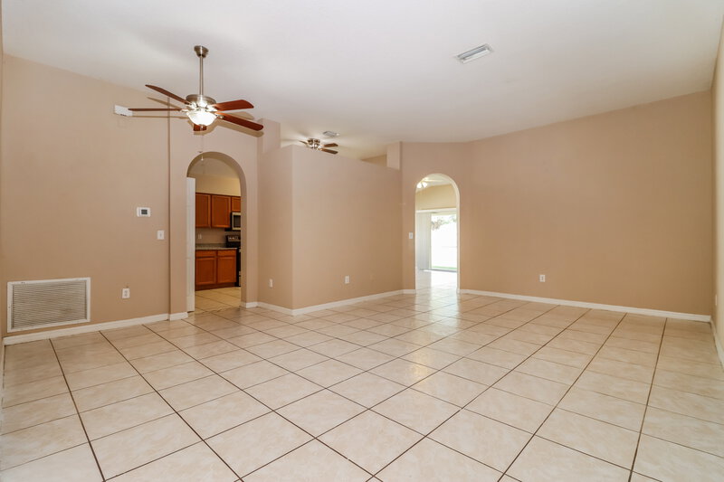1,995/Mo, 12031 Butler Woods Cir Riverview, FL 33579 Living Room View