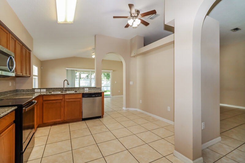1,995/Mo, 12031 Butler Woods Cir Riverview, FL 33579 Kitchen View