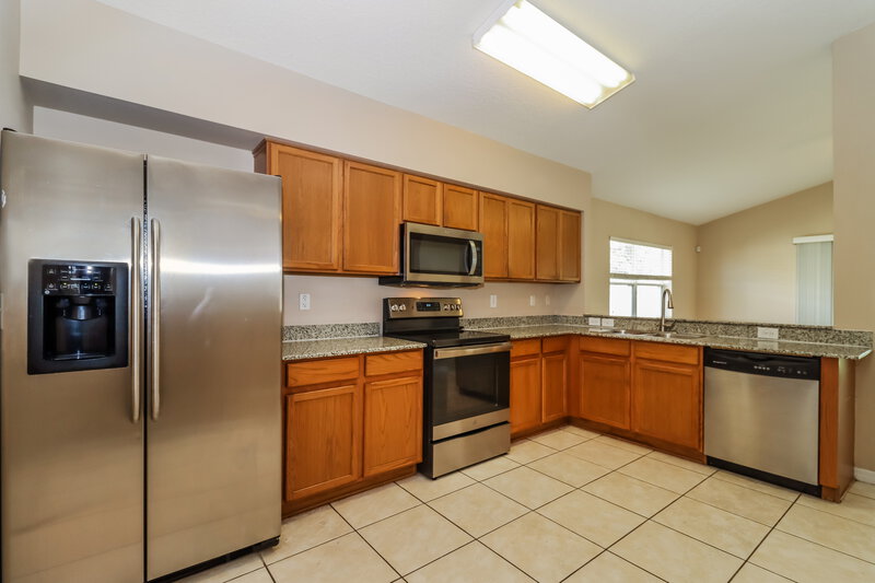 1,995/Mo, 12031 Butler Woods Cir Riverview, FL 33579 Kitchen View 3