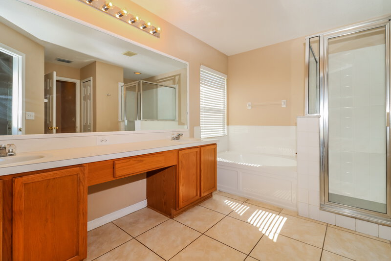 1,995/Mo, 12031 Butler Woods Cir Riverview, FL 33579 Main Bathroom View
