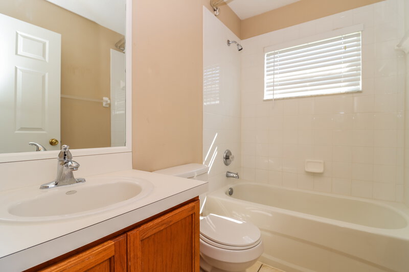 1,995/Mo, 12031 Butler Woods Cir Riverview, FL 33579 Bathroom View