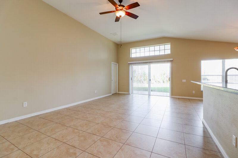 2,565/Mo, 5612 Terrain de Golf Dr Lutz, FL 33558 Living Room View 2