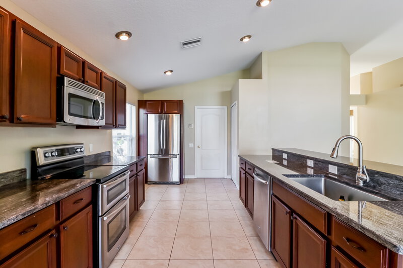 2,565/Mo, 5612 Terrain de Golf Dr Lutz, FL 33558 Kitchen View