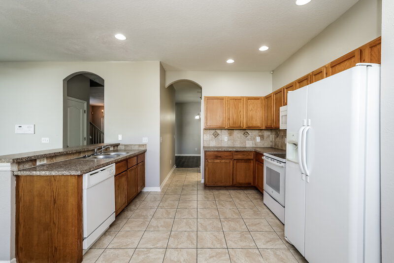 2,155/Mo, 7926 Endless Summer Ct Land O' Lakes, FL 34637 Kitchen View