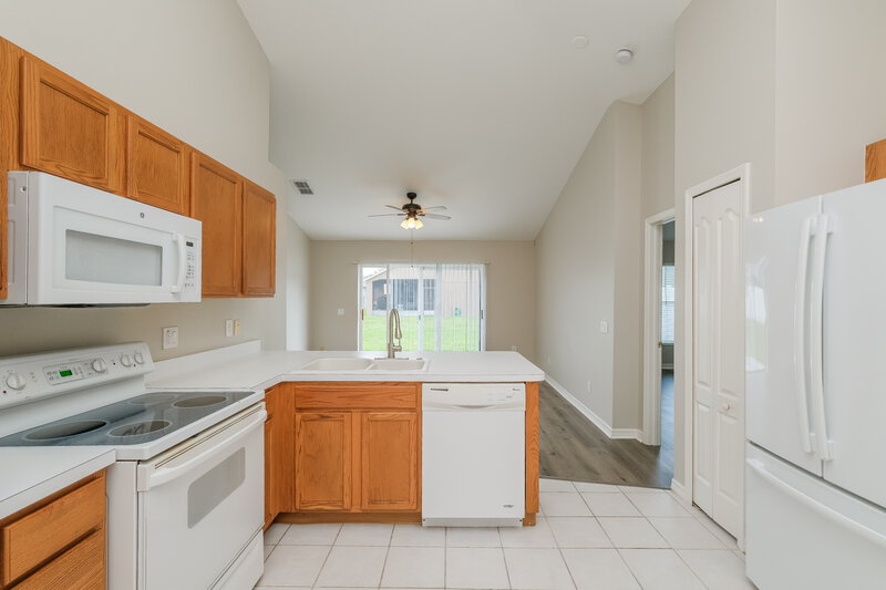 2,115/Mo, 3824 Briley Loop Land O' Lakes, FL 34638 Kitchen View