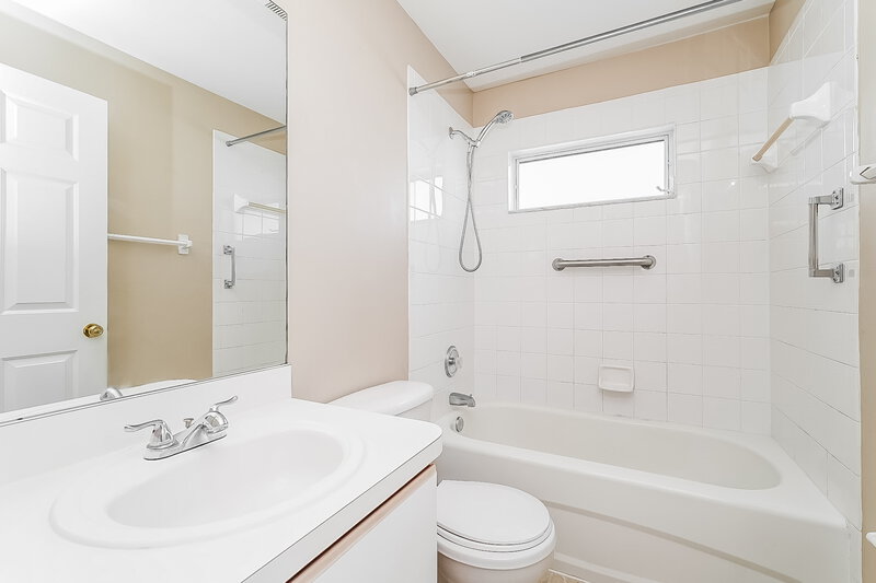 2,020/Mo, 11716 Brenford Crest Dr Riverview, FL 33579 Bathroom View