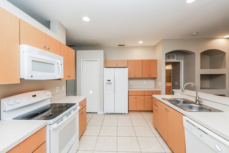 2,380/Mo, 9707 Patrician Dr New Port Richey, FL 34655 Kitchen View