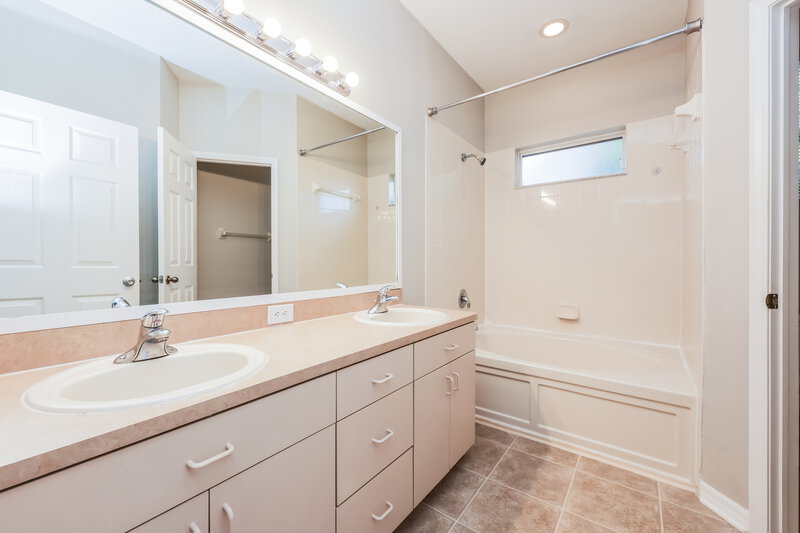 2,380/Mo, 9707 Patrician Dr New Port Richey, FL 34655 Main Bathroom View