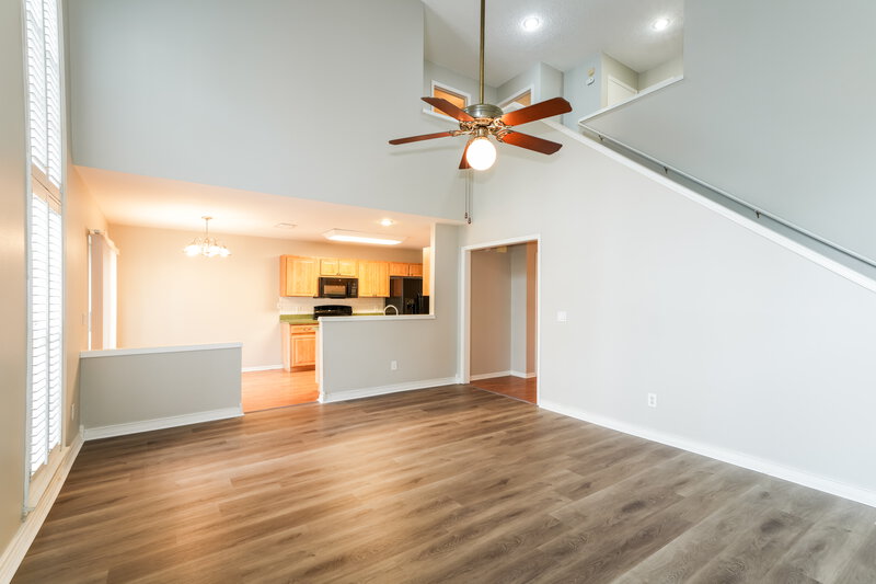 2,310/Mo, 17703 Parkway Green Ln Tampa, FL 33647 Living Room View 2