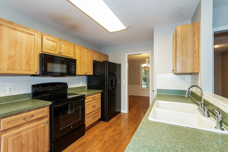 2,310/Mo, 17703 Parkway Green Ln Tampa, FL 33647 Kitchen View