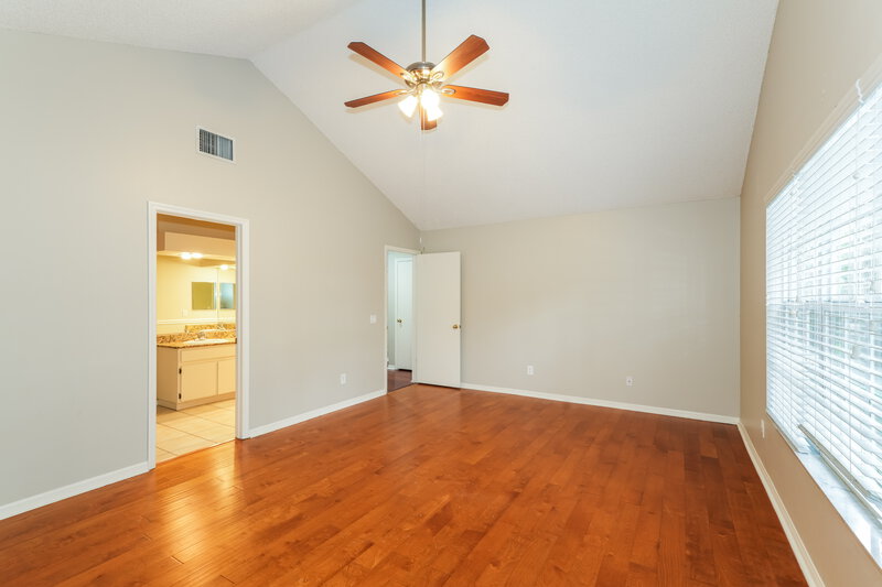 2,310/Mo, 17703 Parkway Green Ln Tampa, FL 33647 Main Bedroom View