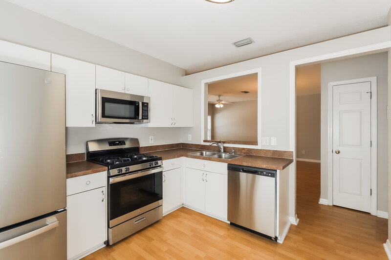 3,350/Mo, 10808 Shasta Ct Riverview, FL 33569 Kitchen View 2