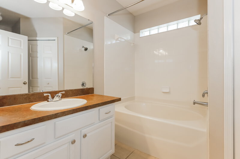 3,350/Mo, 10808 Shasta Ct Riverview, FL 33569 Main Bathroom View