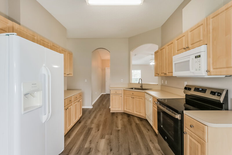 3,490/Mo, 1620 Totem Pole Way Lutz, FL 33559 Kitchen View 2