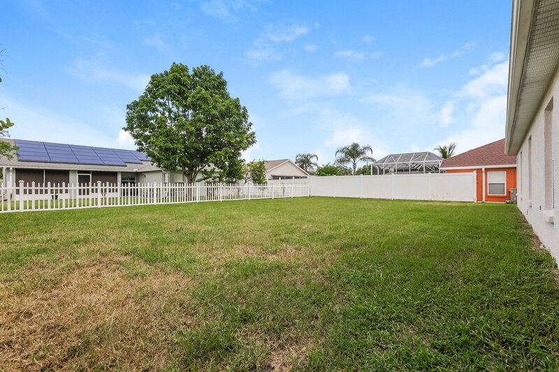 3,490/Mo, 1620 Totem Pole Way Lutz, FL 33559 Backyard View