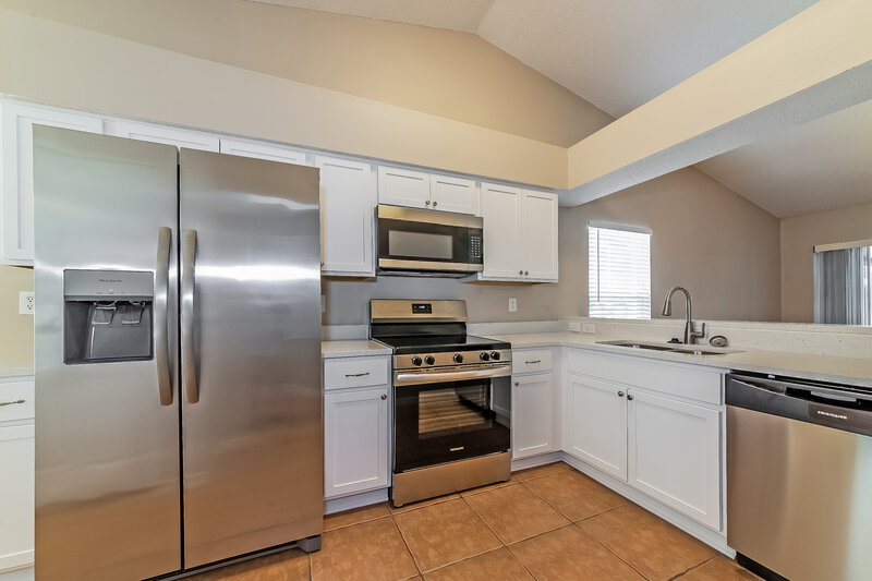 2,200/Mo, 11942 Lark Song Loop Riverview, FL 33579 Kitchen View