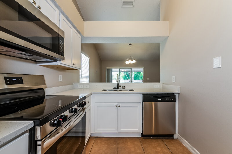 2,200/Mo, 11942 Lark Song Loop Riverview, FL 33579 Kitchen View 2