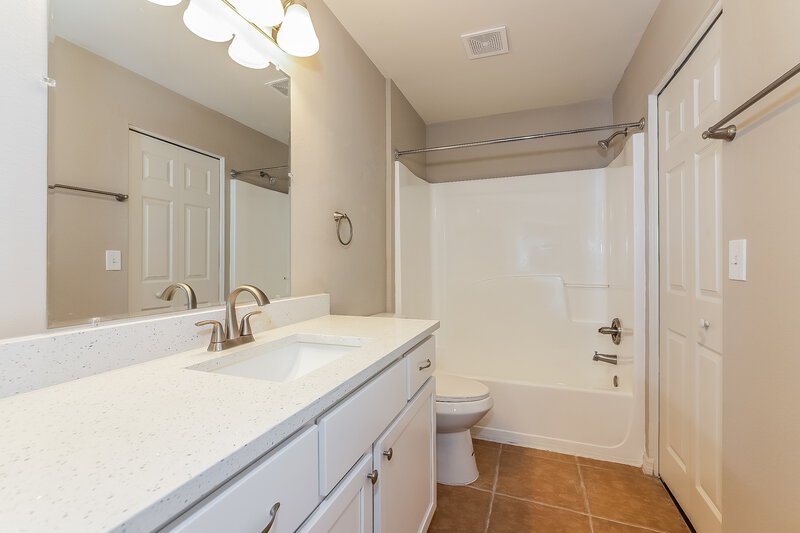 2,200/Mo, 11942 Lark Song Loop Riverview, FL 33579 Main Bathroom View